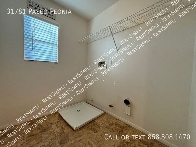 Building Photo - 2 BR 2.5 BA Condo located in The Paseos at...