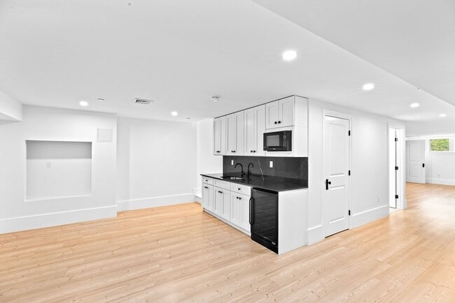 Building Photo - 45 Ocean Ledge Dr