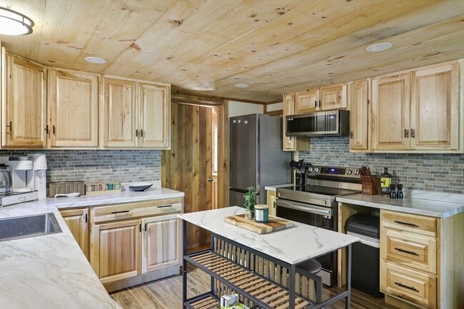 Building Photo - 166 Nantahala Pass Rd