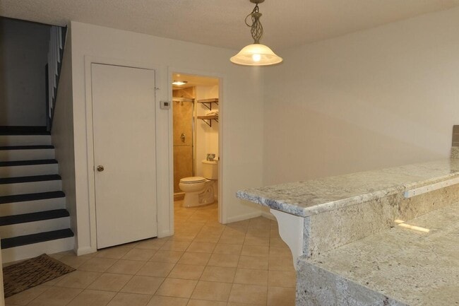 Building Photo - 507 5th Ln