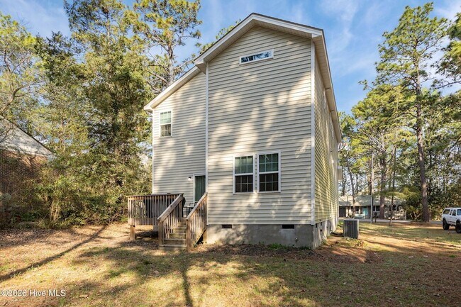 Building Photo - 521 N Hale St