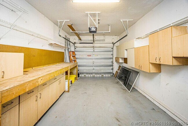 Building Photo - 10704 Oak Bend Way