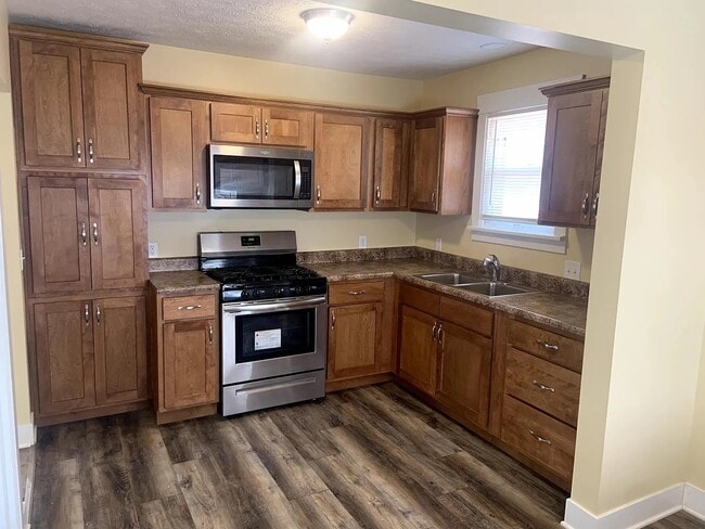 Building Photo - 411 Voorhis St