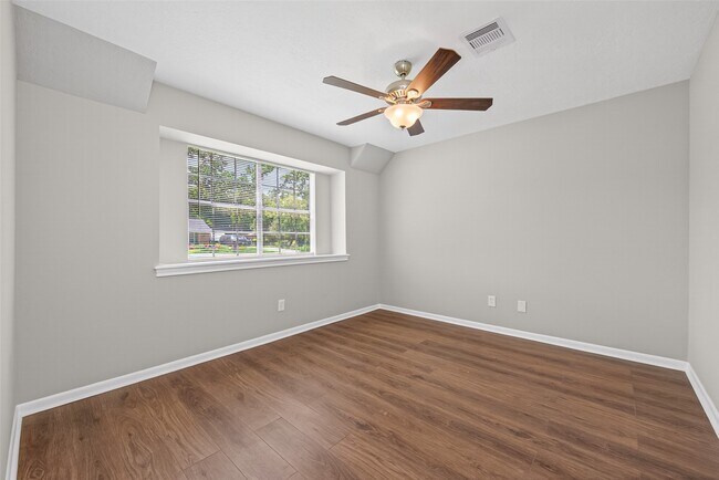 Building Photo - 105 Glenmora Ct