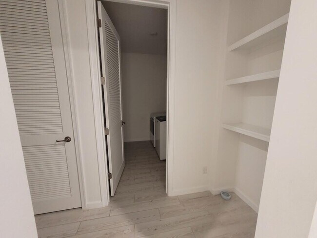 Building Photo - 6812 Pointe of Woods Dr