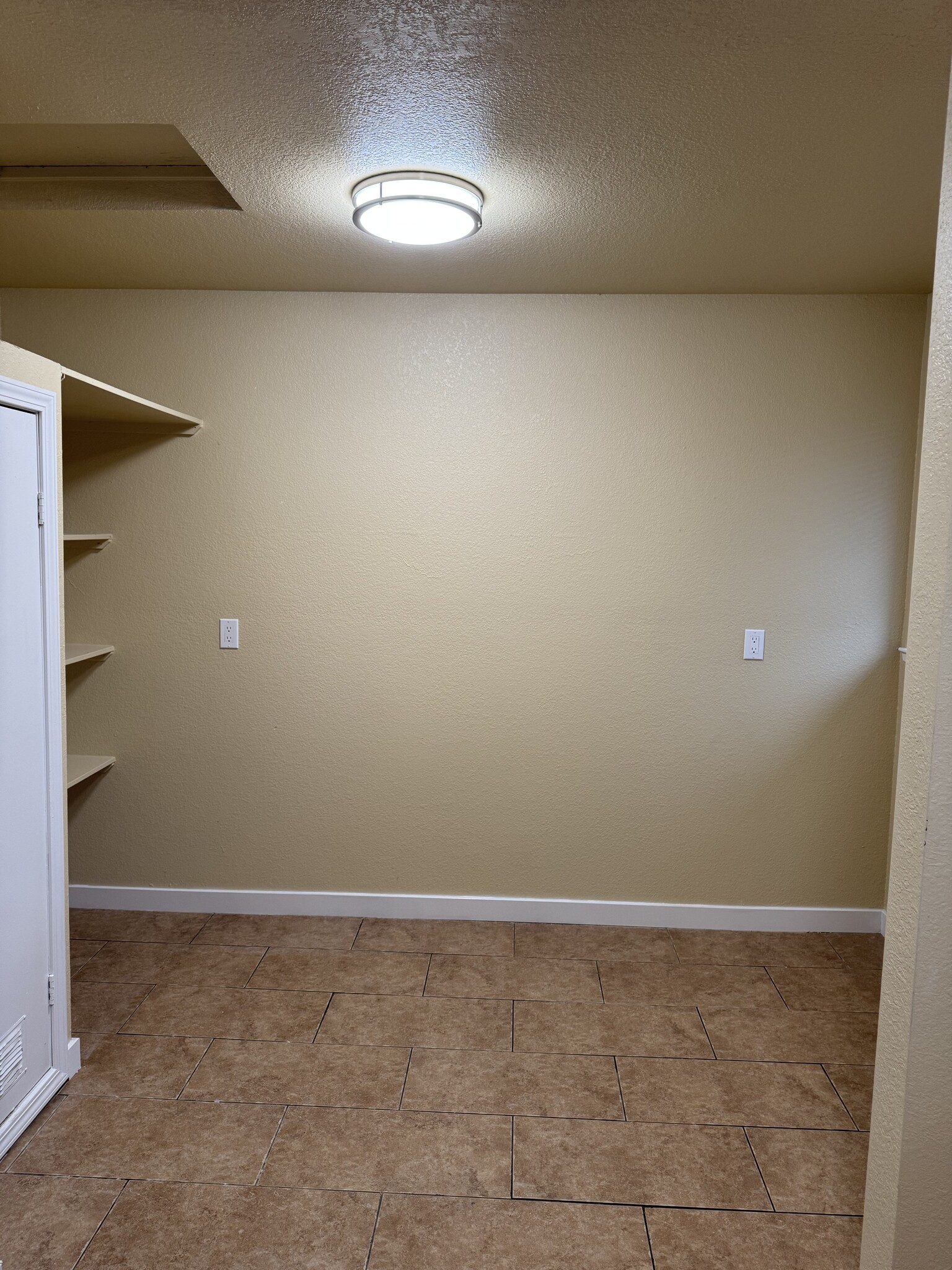 eating area in kitchen - 2227 16th Ave