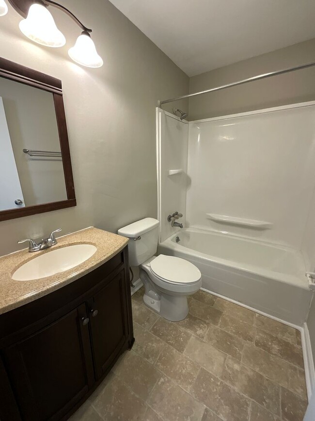Building Photo - Lovely 2 Bed, 1 Bath Brick Ranch near UNC-...