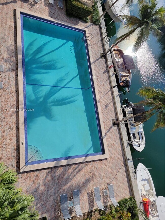 Building Photo - 2350 NE 135th St