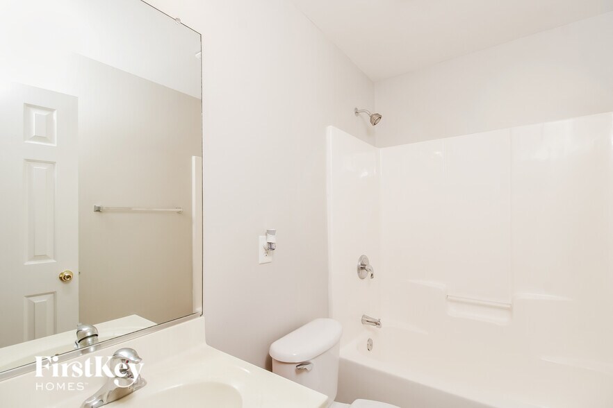 Building Photo - 1403 Rosebay Ct