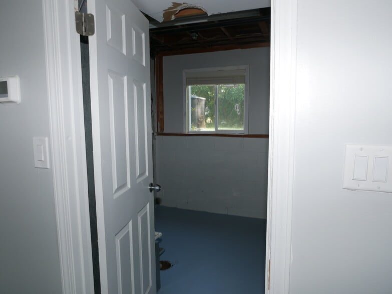 Building Photo - 8945 Mariposa Dr