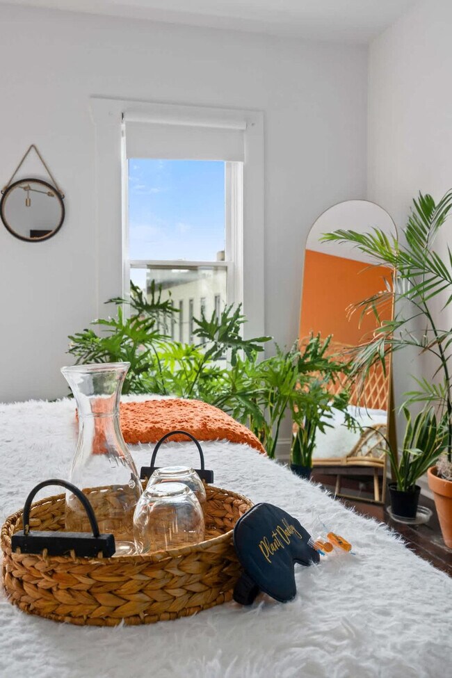 Building Photo - 98 Brickel St