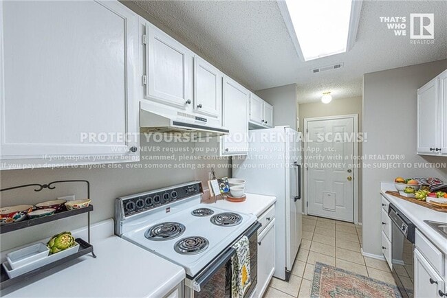 Building Photo - 3206 W Oakfield St