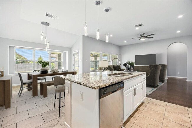 Building Photo - 140 W Highfield St