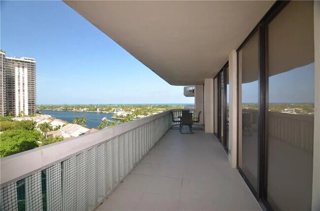 Building Photo - 19355 Turnberry Way