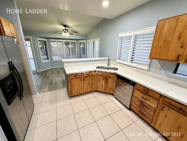 Building Photo - 5437 E Greenway St