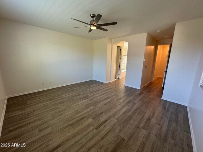 Building Photo - 712 W San Carlos Way