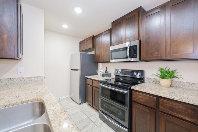 Building Photo - 5609 Montevista Dr