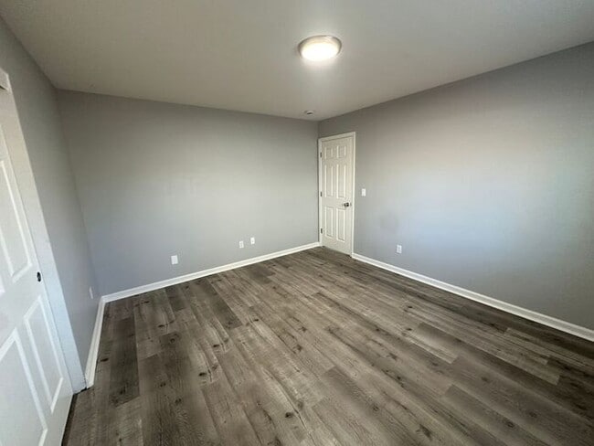 Building Photo - MOVE IN SPECIAL!! DEPOSIT MOVES YOU IN!!!