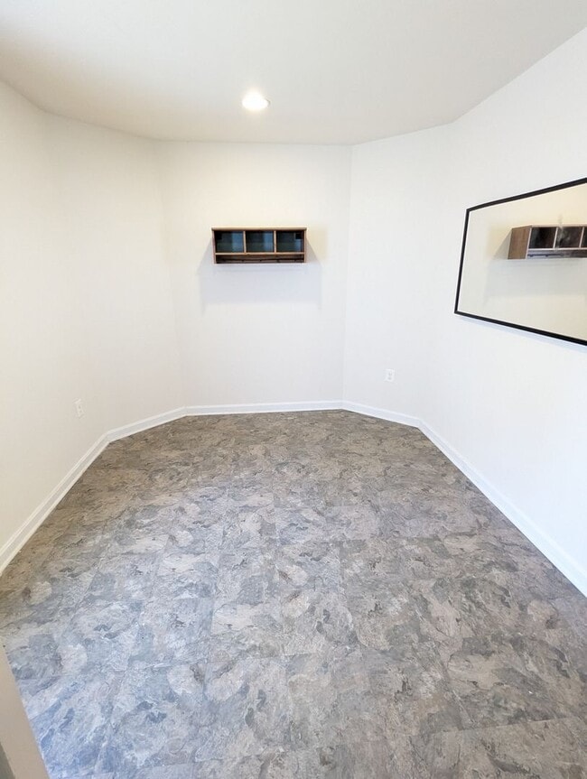 Building Photo - Impeccably maintained SFH in Clarksburg ready for you before the holidays!