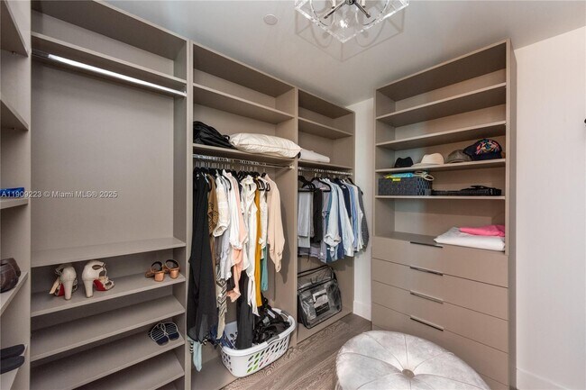 Building Photo - 17475 Collins Ave