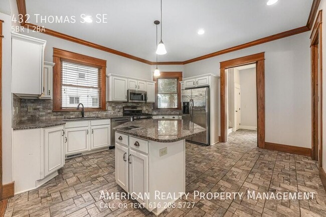 Building Photo - 432 Thomas St SE