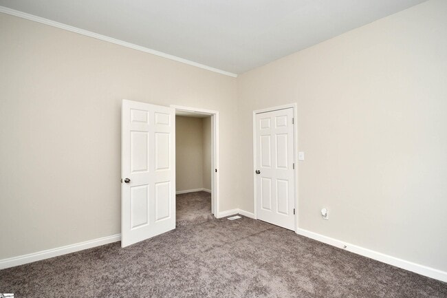 Building Photo - 5 Cardwell St