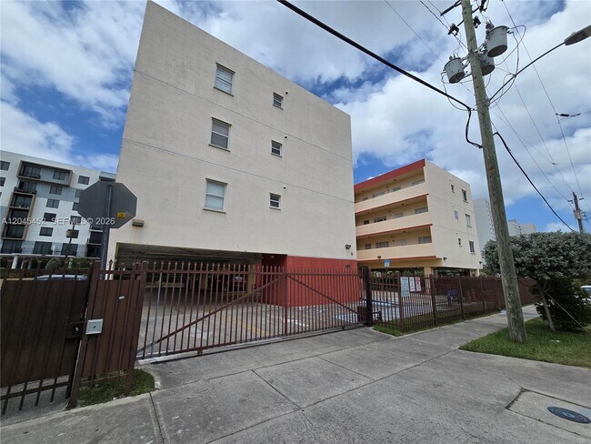 Building Photo - 1627 NW 18th St