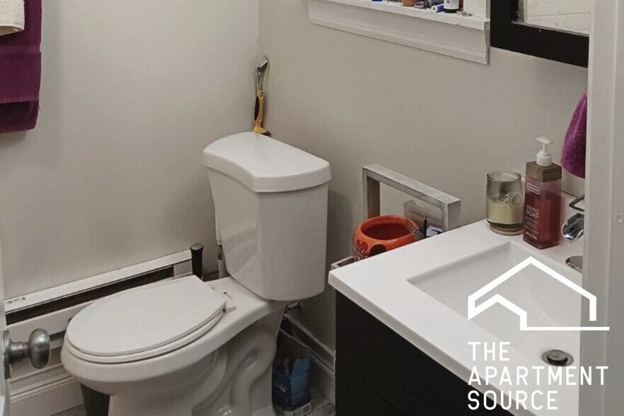 Building Photo - 2129 N Dayton St