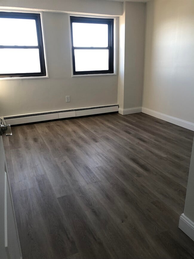 Building Photo - 5710 BOULEVARD