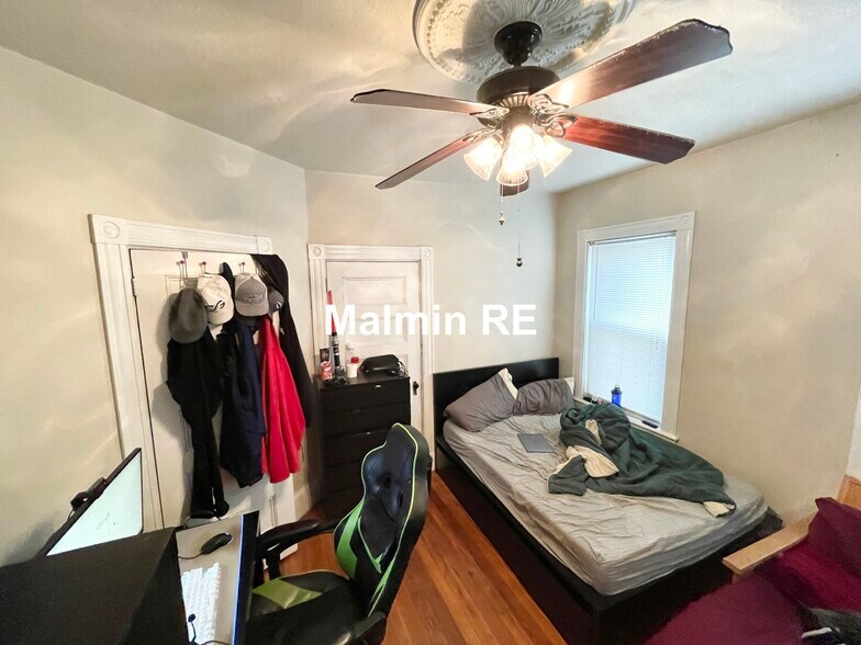 Building Photo - 89 Hillside St