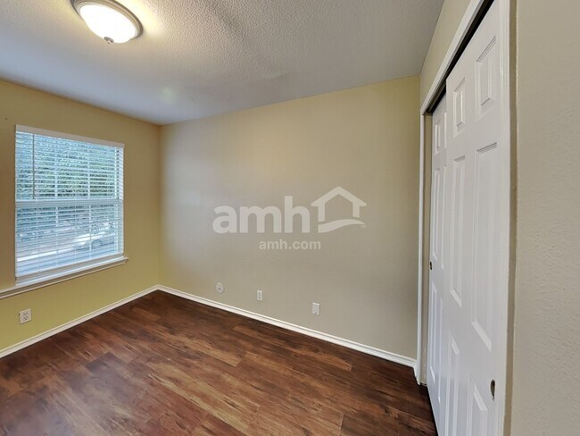 Building Photo - 9446 Swans Crossing