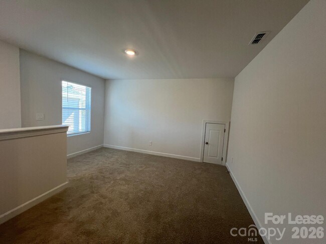 Building Photo - 1524 31st St NE