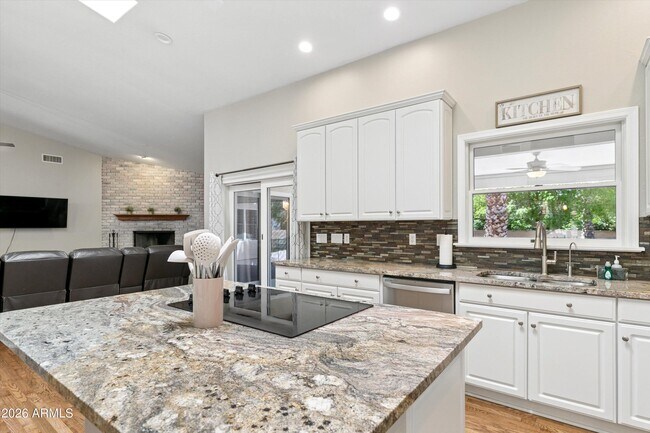 Building Photo - 8611 W Foothill Dr