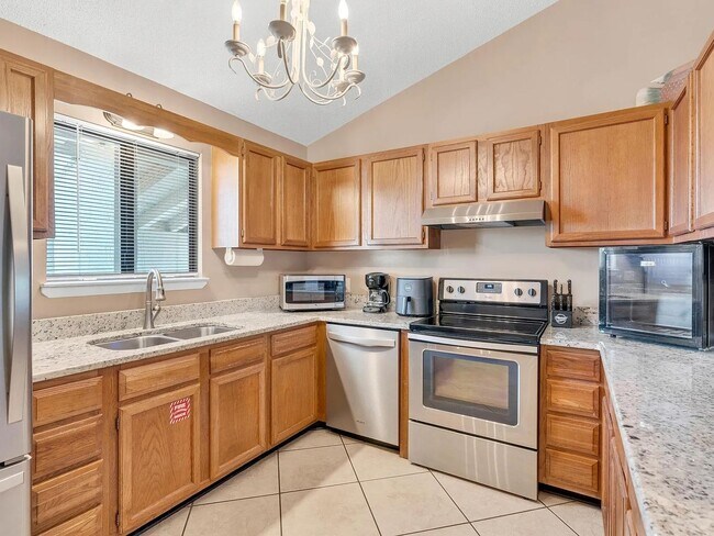 Building Photo - Beautiful Condo with Beach Front Access