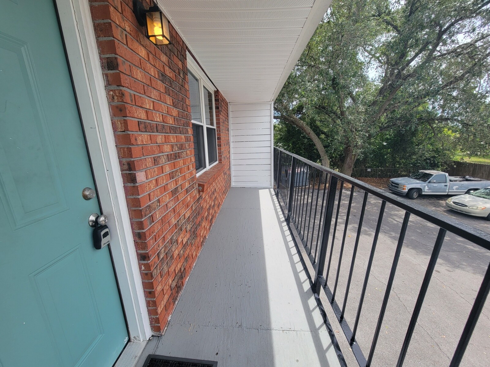 Building Photo - 5820 Hickory St