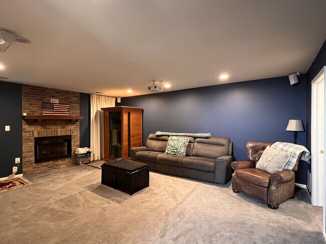 Building Photo - Heart's Desire End Unit Townhome 2700+ SqFt - Lowes Island