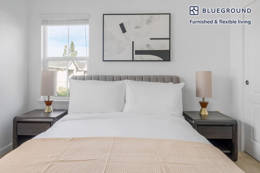 Building Photo - 3608 Flora Vista Ave