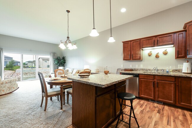 Building Photo - 2304 Marina Rd SE