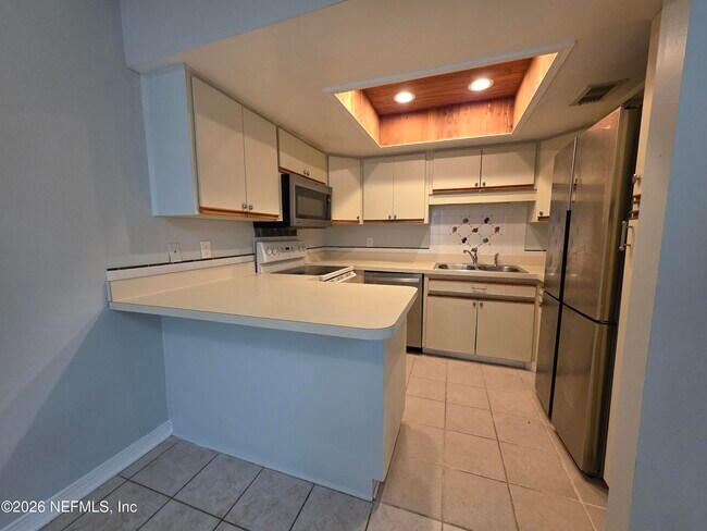 Building Photo - 1301 W Defender Ct