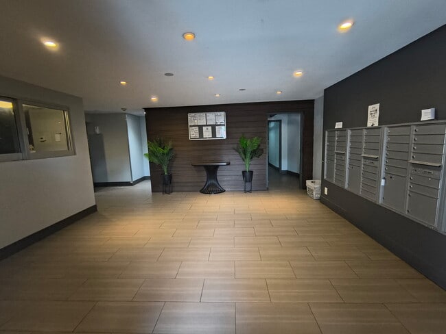 Building Photo - 1400 Edgemont