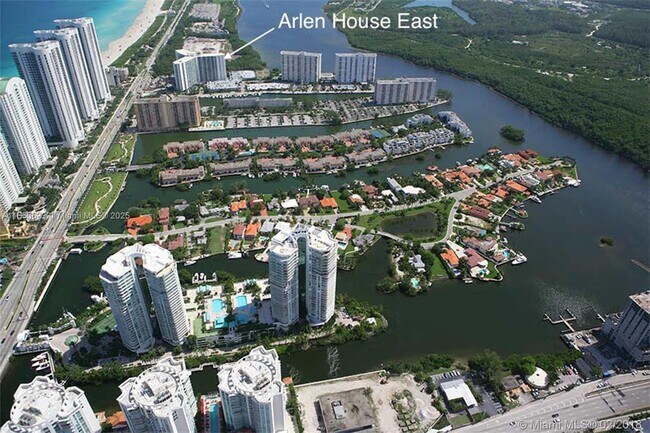 Building Photo - 100 Bayview Dr