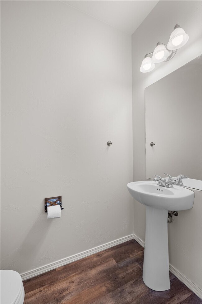 Building Photo - 2350 Finch Ln