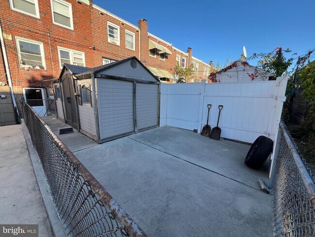 Building Photo - 2810 S 64th St