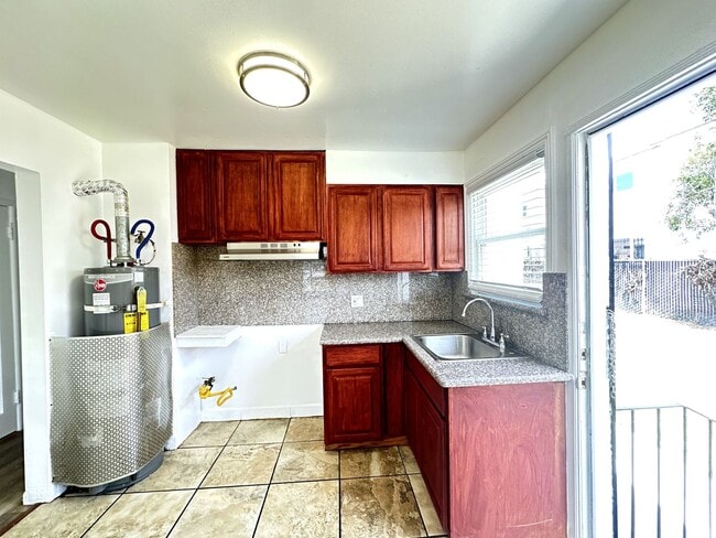 Building Photo - 1503