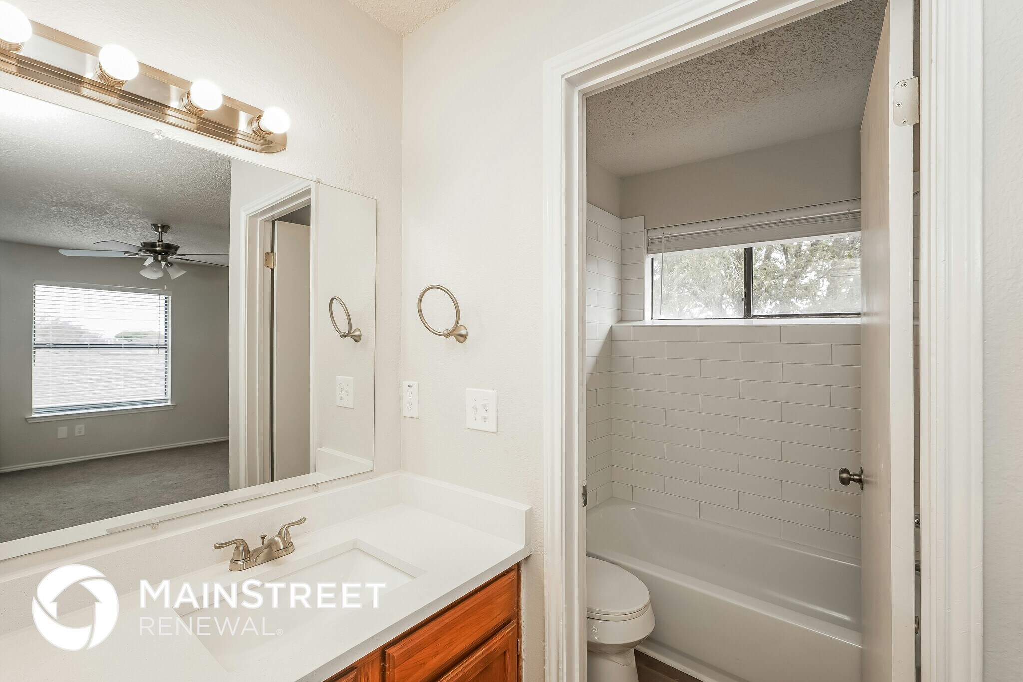 Building Photo - 1409 Hackamore St