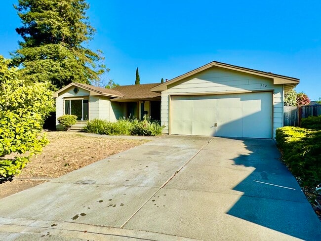 Primary Photo - 772 Privet Ct