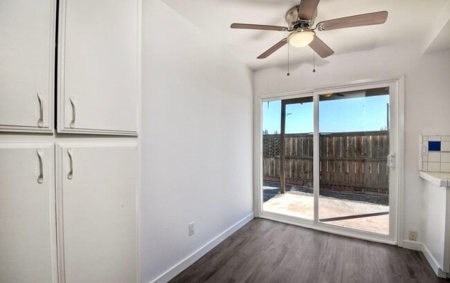 Building Photo - 625 S Fig St