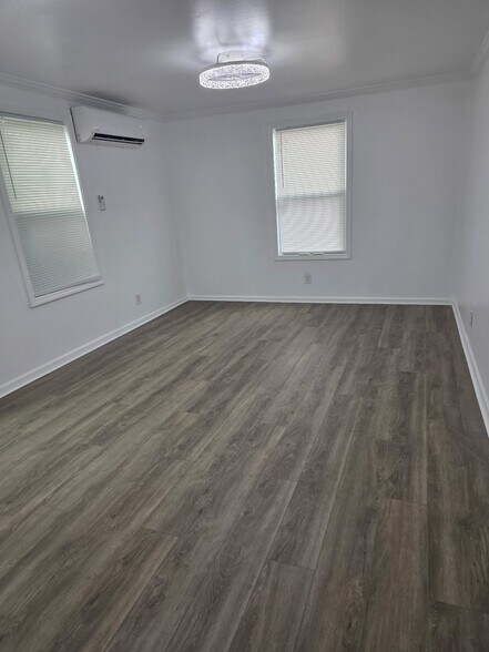 Building Photo - 1844 Line Ave