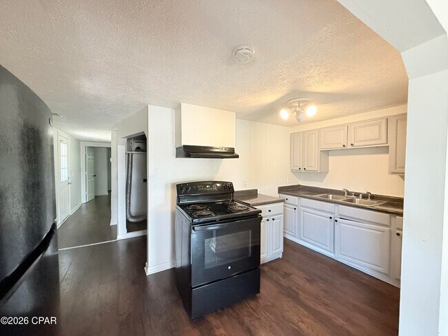 Building Photo - 237 Helen Ave