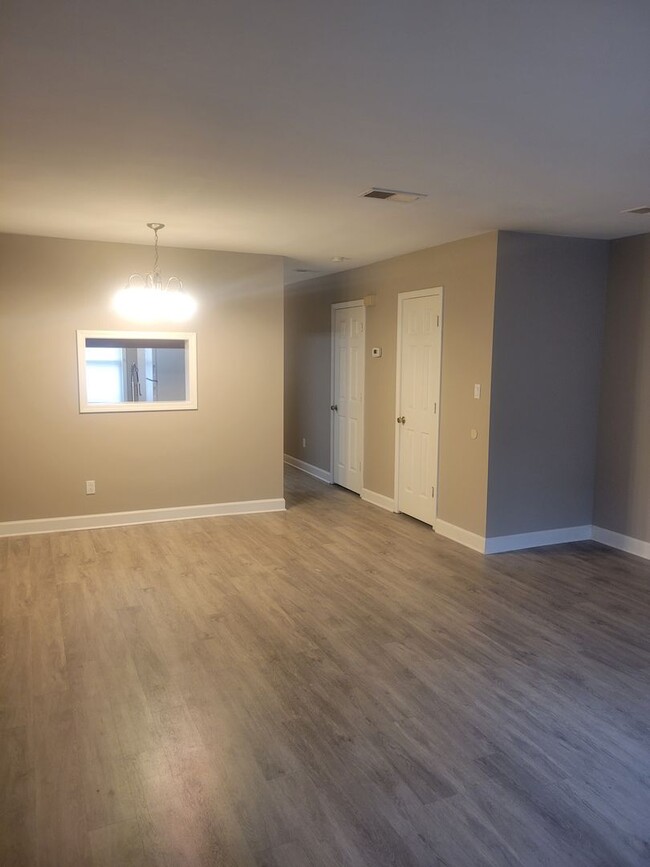 Building Photo - 2 bedroom/2.5 bath townhome in Clemmons